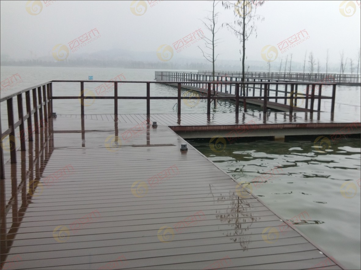 塑木地板與防腐木地板對(duì)比哪個(gè)好